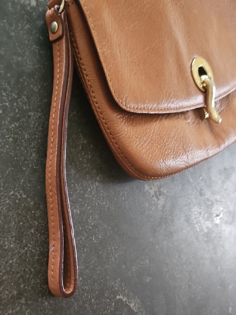 Kate Spade Vintage Leather Wristlet Clutch in Tan - Picture 8 of 12
